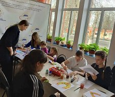 Аркадакские подростки создавали русские народные кокошники