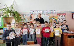 Дорожный инспектор побывал в гостях у дошколят