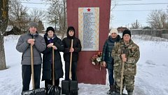 Волонтёрский отряд школьников вышел на трудовой десант