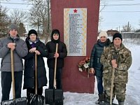 Волонтёрский отряд школьников вышел на трудовой десант