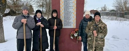 Волонтёрский отряд школьников вышел на трудовой десант