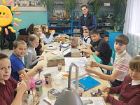 Детские руки строят флот