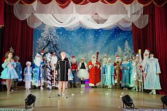Районный конкурс «Дед Мороз и Снегурочка-2025»: артистизм и праздничное настроение