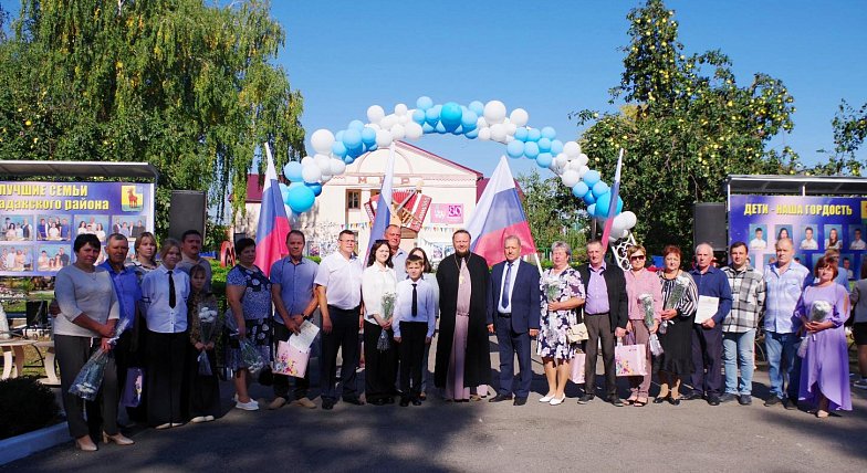 В Аркадаке чествовали самые достойные семейные пары и их детей 