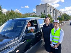 Юные инспекторы движения  и сотрудники Аркадакской Госавтоинспекции вышли на дорогу с обращениями к водителям