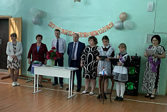 Аркадакские выпускники прощаются со школой под звон последнего звонка