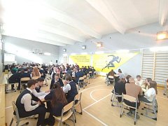 Школьники региона проверили свои знания в интеллектуальной игре «Что? Где? Когда?»