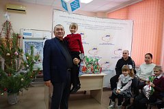 Василий Кравцов подарил аркадакским детям радость и заботу 