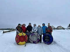 Аркадакцы провели день в лесу с лыжами и тюбингами 