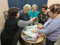 «Серебряные» волонтёры Аркадака отправили новую партию белья для раненых бойцов