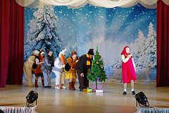 Районный конкурс «Дед Мороз и Снегурочка-2025»: артистизм и праздничное настроение