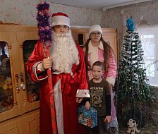 Дед Мороз и Снегурочка подарили аркадакским детям яркие эмоции 