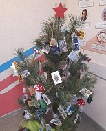 Новогоднюю ёлку в региональном центре допризывной молодёжи украсила кукла, изготовленная девочкой из Аркадака