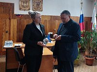 В Аркадакском районе продолжается  вручение памятных знаков «Семье погибшего защитника Отечества»