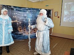 Библиотечный Дед Мороз поздравил гостей с наступающими праздниками