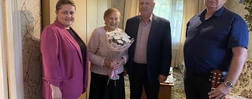 В День пожилого человека глава района встретился со 100‑летней Алевтиной Кашириной