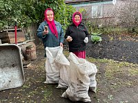 Жительницы села Львовки передали  бойцам свежие овощи