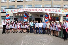 Аркадакские выпускники прощаются со школой под звон последнего звонка