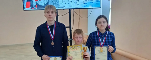 Среди девяти команд турнира аркадакские шахматисты на третьем месте