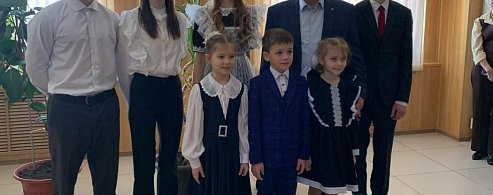 Искренние улыбки и добрые пожелания  в день рождения получил депутат в своем округе от земляков