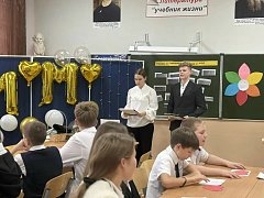 Аркадакские школьники удивили своих мам необычными поздравлениями 