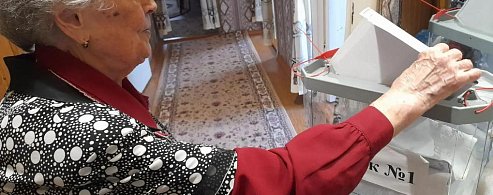 В Аркадаке на выборах депутатов Госдумы проголосовала 101-летняя Анна Скворцова 