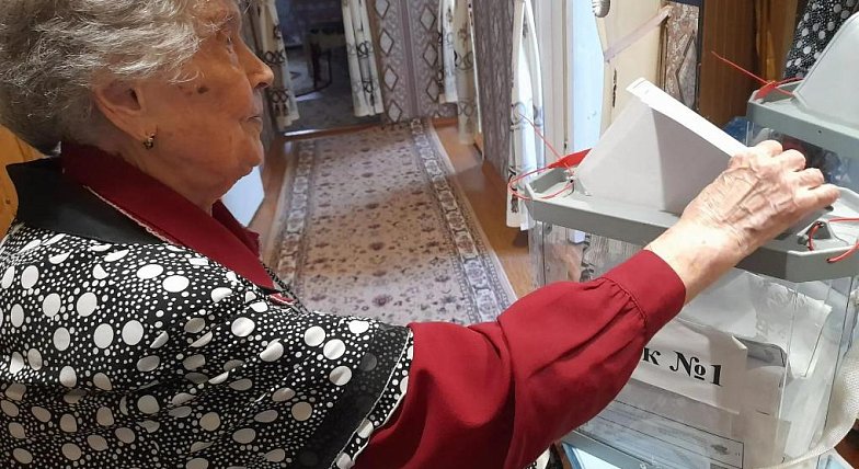 В Аркадаке на выборах депутатов Госдумы проголосовала 101-летняя Анна Скворцова 