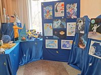 Творчество о космосе: выставка в районном Доме культуры