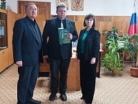 От сердца к сердцу: книга о подвигах земляков передаётся их семьям 