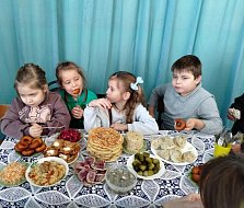 Жители Семёновки ели мордовские блины, татарские хуран-кукли и русский винегрет