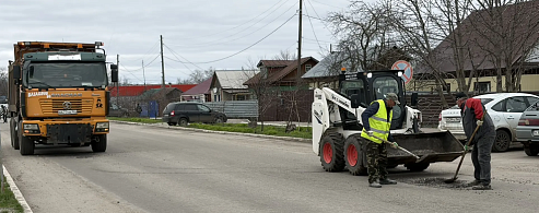 В Аркадакском районе стартовал ямочный ремонт дорог