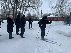 Юноши и девушки из Аркадакского медколледжа встали на лыжню