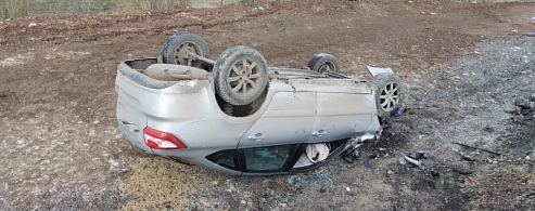 Сегодня под Аркадаком Лада Гранта слетела в кювет после столкновения с фурой