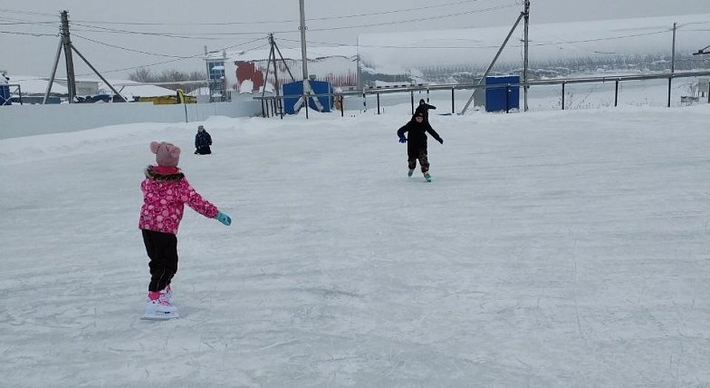 В Аркадакском Дворце спорта работает каток