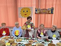 Блинный марафон в аркадакском соцучреждении объединил любителей традиционного лакомства