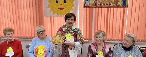 Блинный марафон в аркадакском соцучреждении объединил любителей традиционного лакомства