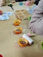 Аркадакцев научили делать экологические кормушки 